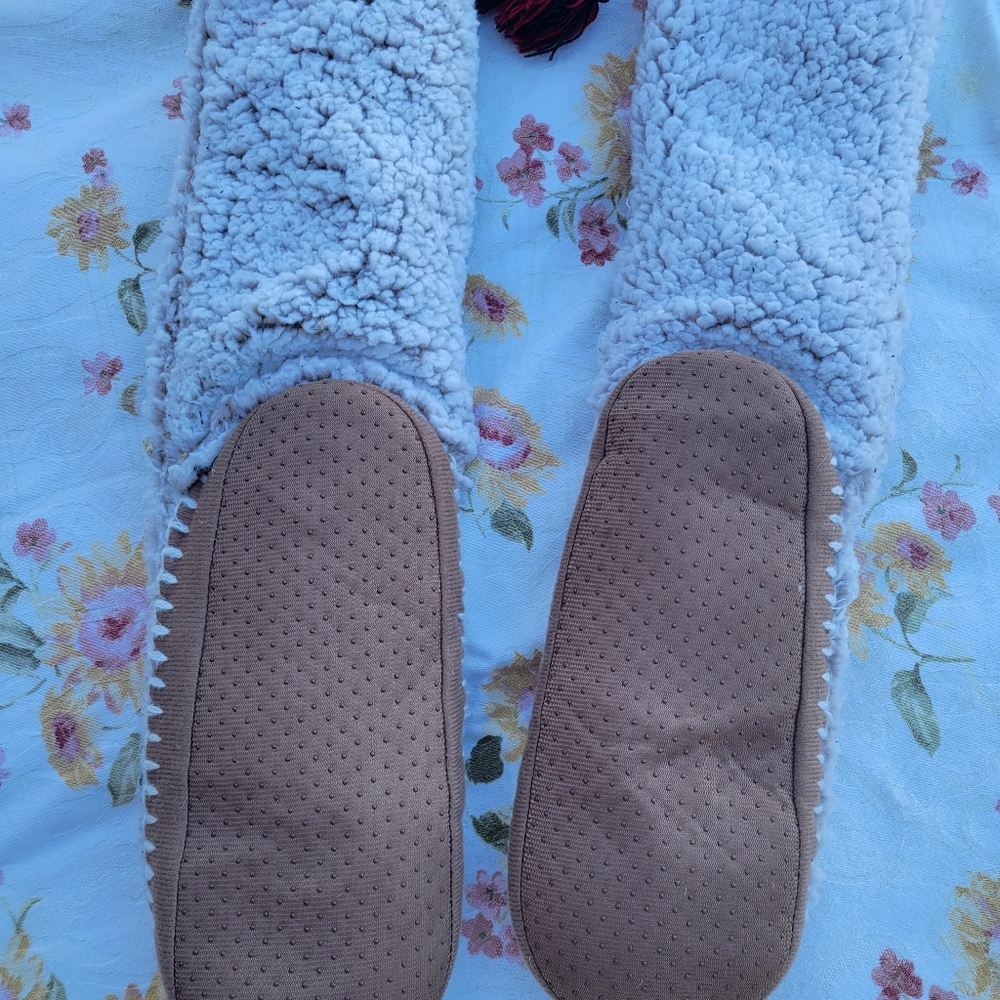 Slippers - Picture 2 of 2